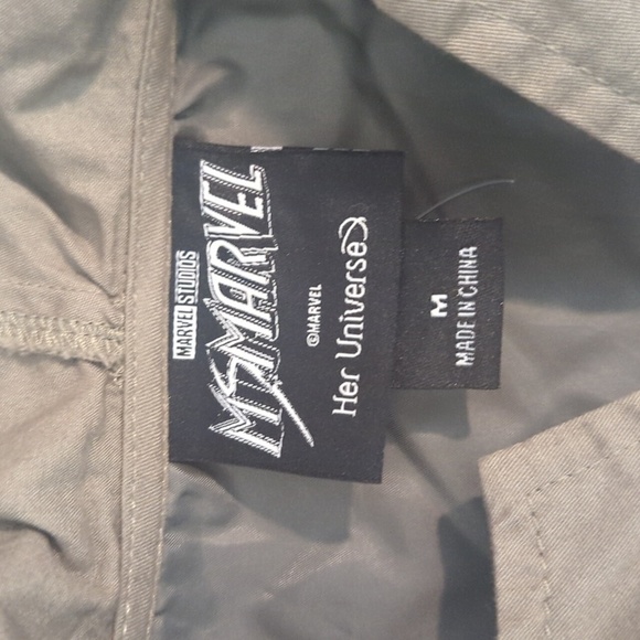 Her Universe Marvel Ms. Marvel Patch Anorak army green Women's Jacket Sz M - Picture 9 of 11